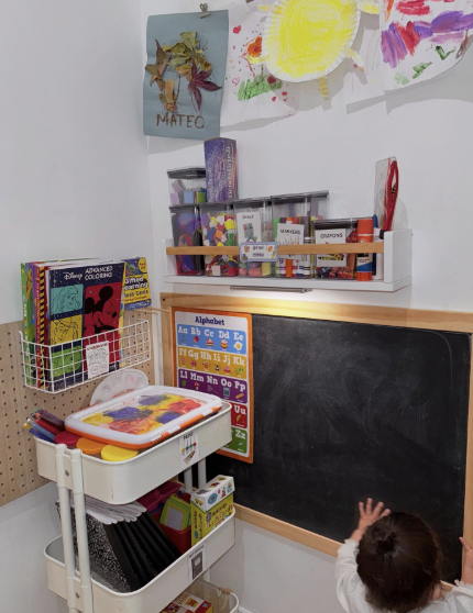 Organized learning station